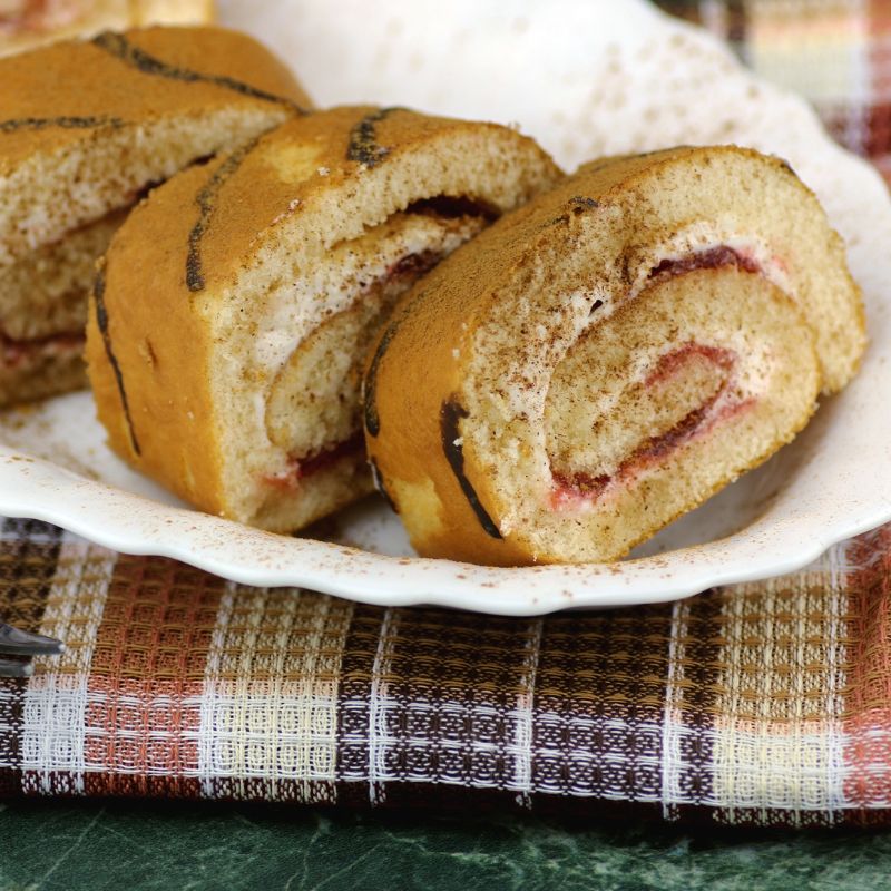 Bard's Tea Jelly Recipe for Cinnamon Rolls with Forest Berry Filling